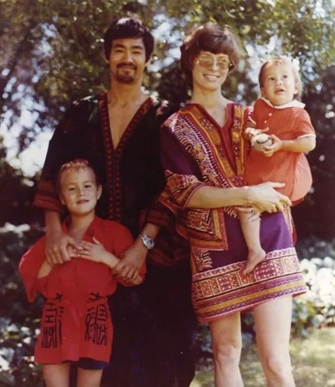 一样珍贵,伊丽莎白·泰勒和奥黛丽·赫本.