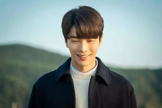 腿长话少李民基,他可能是韩国欧巴中最会演&ldquo;面瘫&rdquo;的男演员