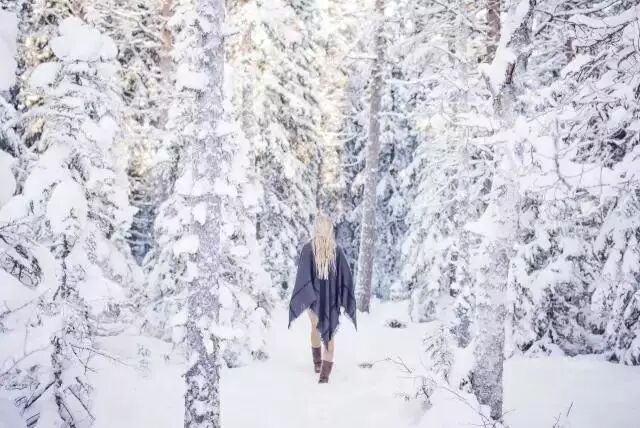 “欧洲版李子柒”，21岁搬进瑞典森林里，活成了无数人渴望的样