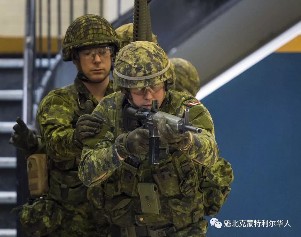 加拿大军队在魁省举行开放日,吸引更多人参军