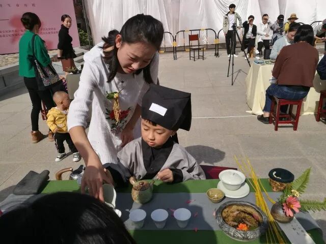 六一 让孩子在“茶”中快乐健康成长