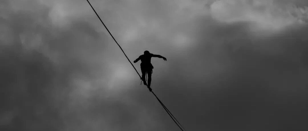 科技公司穿越历史“小三峡”