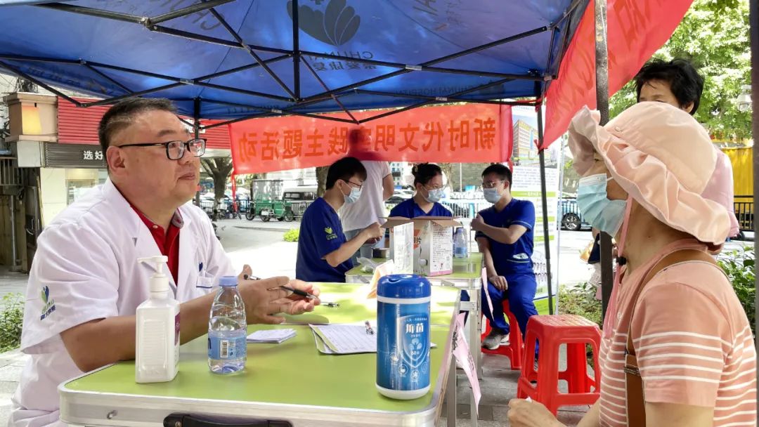 暨大崇爱“三伏贴”爱心义诊进社区 暨大崇爱“三伏贴”爱心义诊进社区
