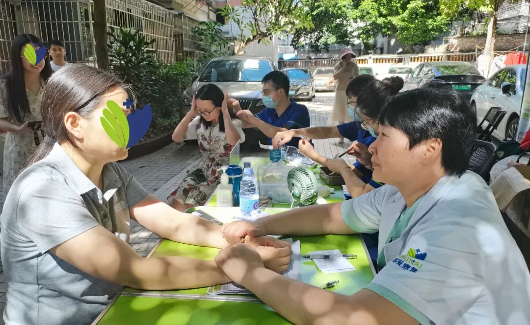 暨大崇爱“三伏贴”爱心义诊进社区 暨大崇爱“三伏贴”爱心义诊进社区