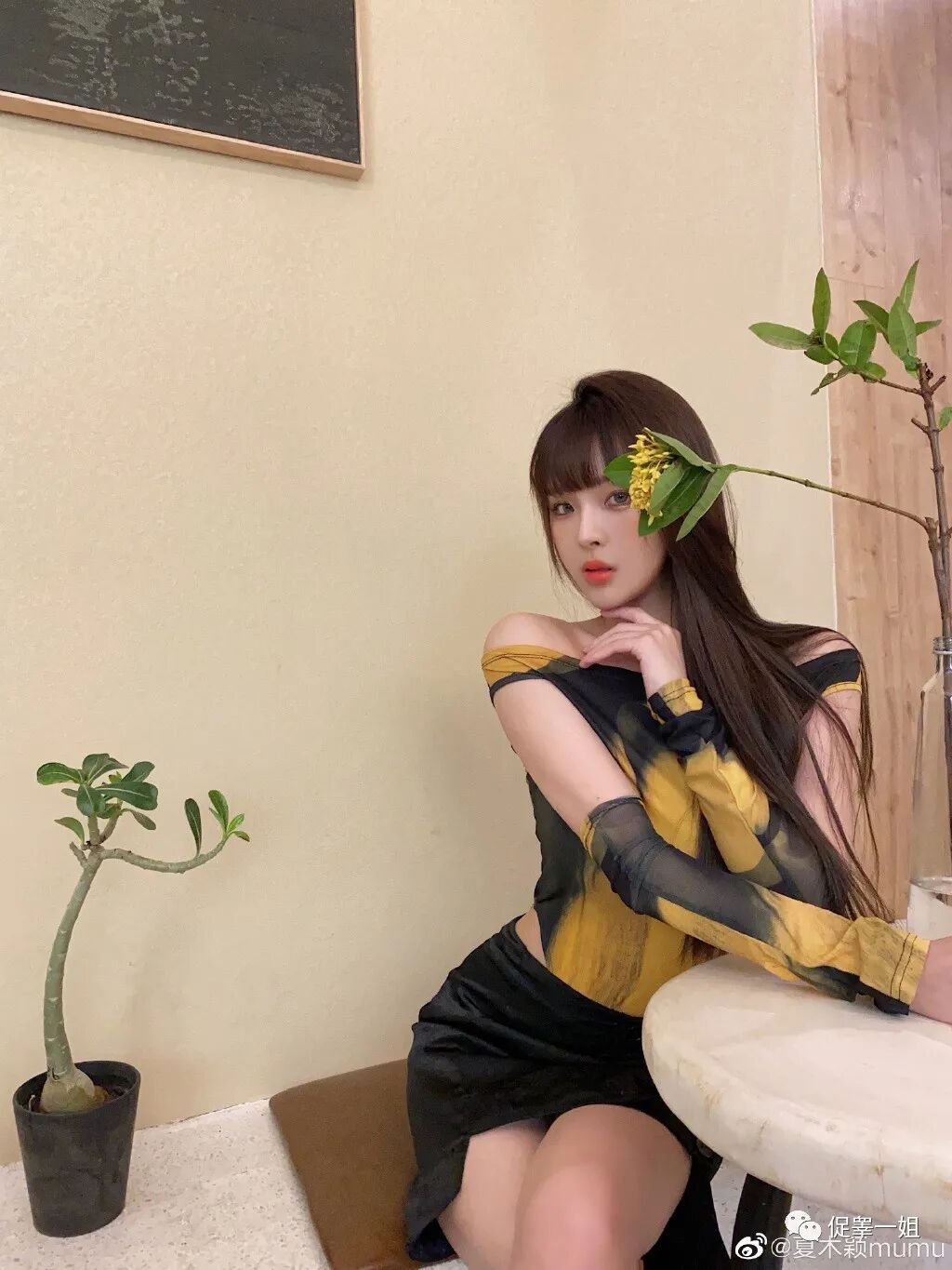 【美女】蜂腰+蜜臀！包臀裙都包不住的性感，这身材几分促？（组图） - 9