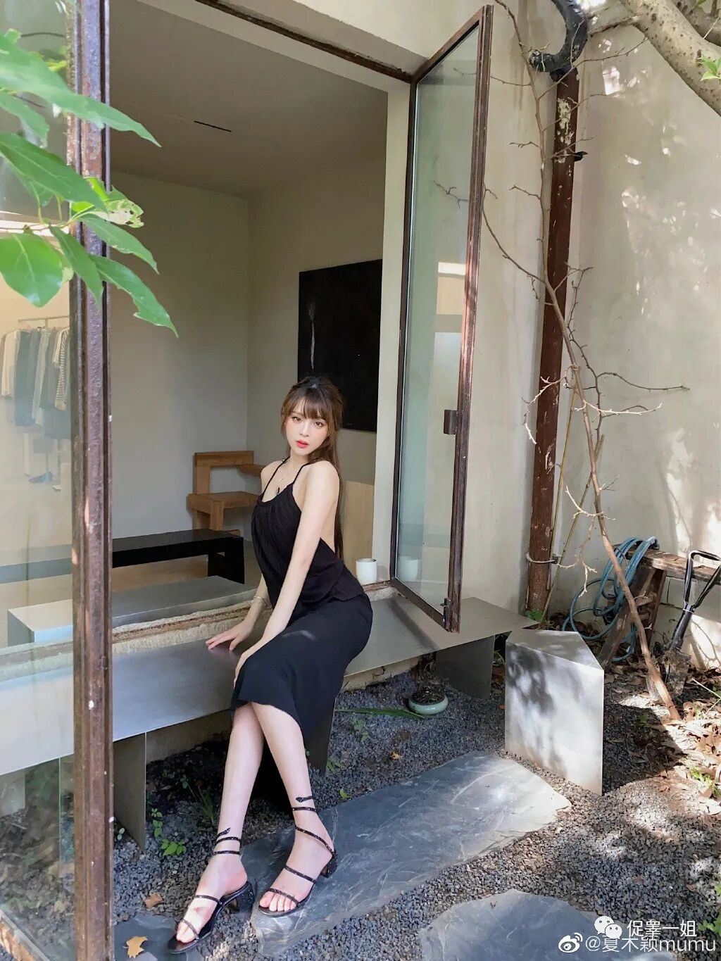 【美女】蜂腰+蜜臀！包臀裙都包不住的性感，这身材几分促？（组图） - 22