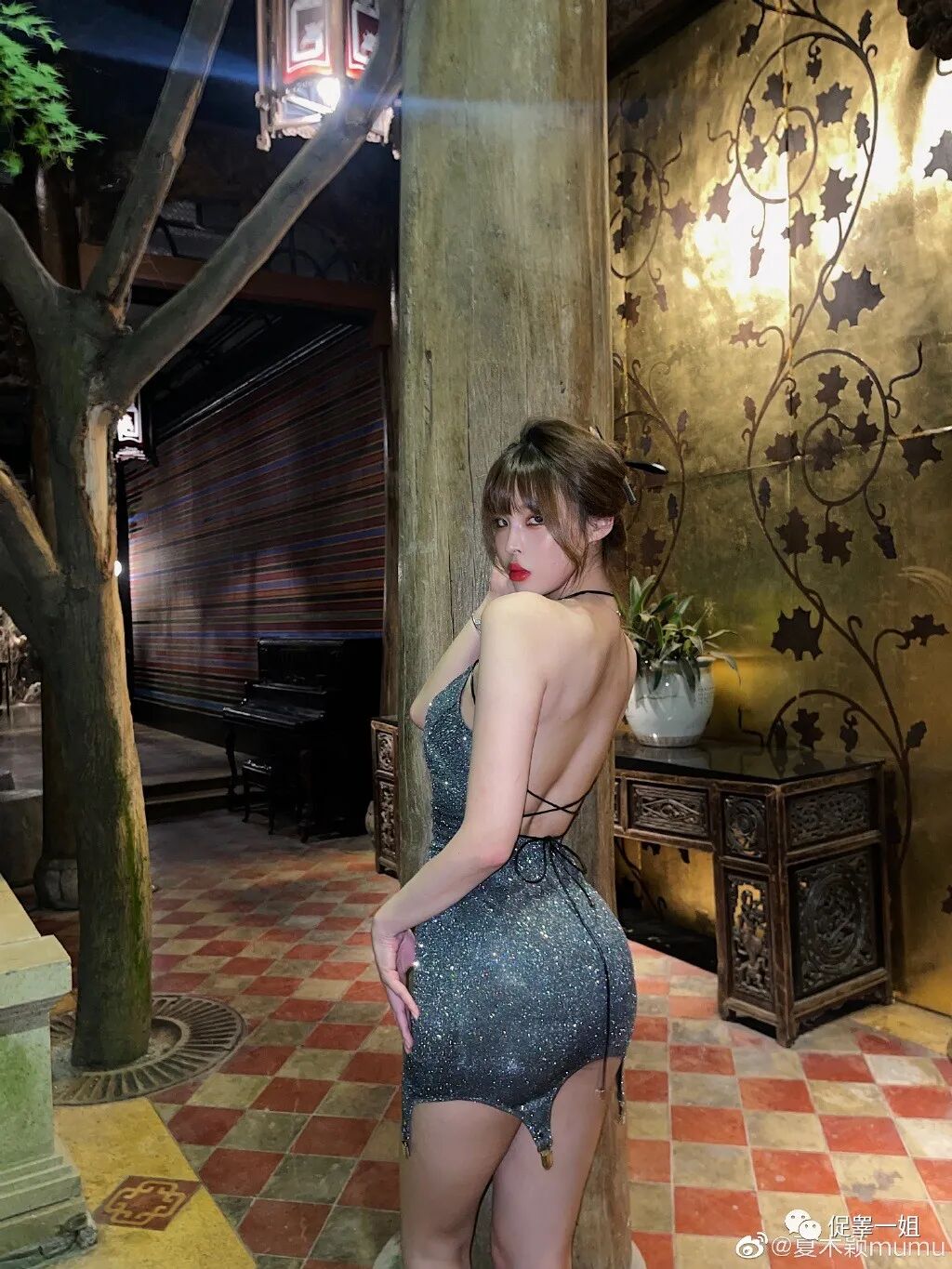 【美女】蜂腰+蜜臀！包臀裙都包不住的性感，这身材几分促？（组图） - 21