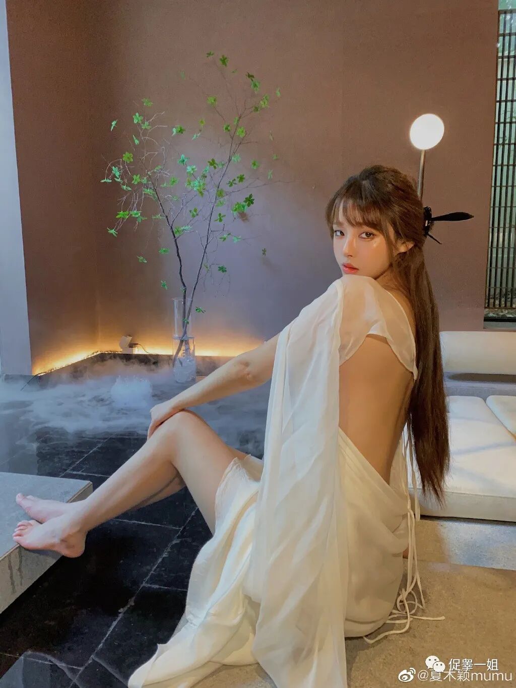 【美女】蜂腰+蜜臀！包臀裙都包不住的性感，这身材几分促？（组图） - 17
