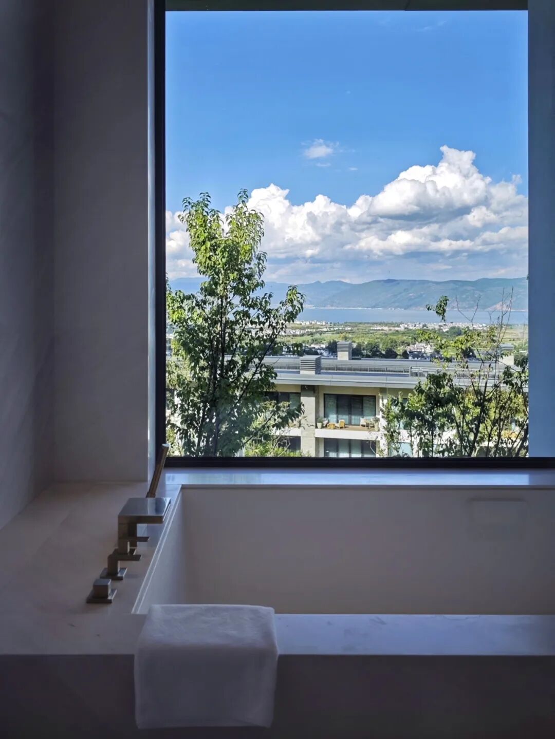 大理艾迪逊酒店评测 苍山洱海奢华度假体验与价格
