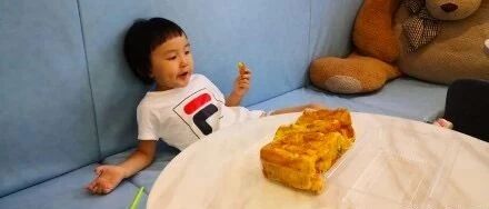 暴饮暴食真的可以填满你空虚的心哈哈哈