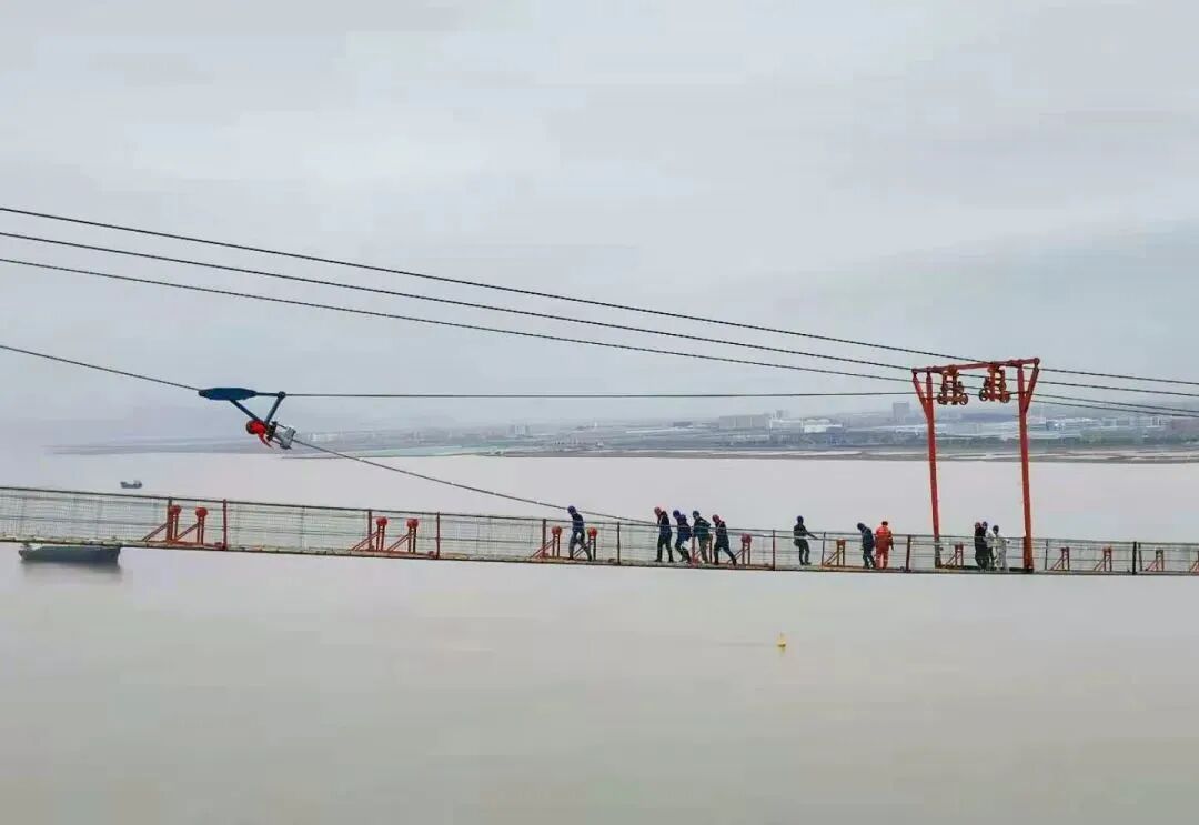 【5/29更新】两主缆钢丝加起来总长能绕地球2圈，世界首座三塔四跨双层钢桁梁悬索桥建成的图21