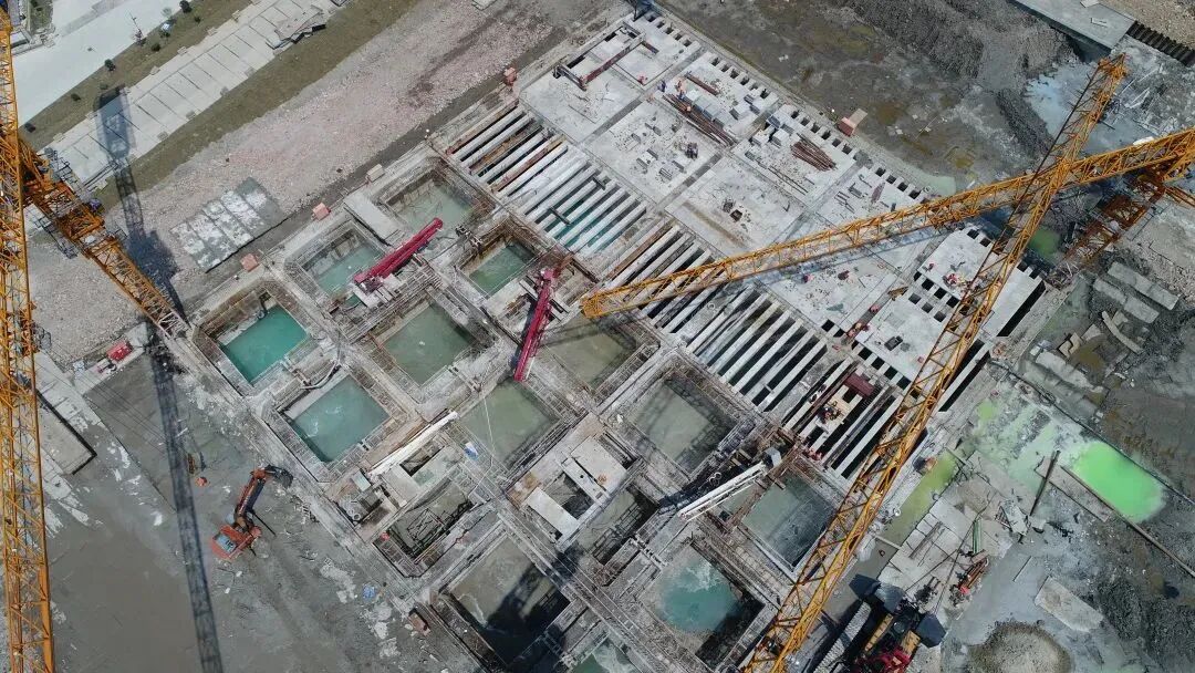 【5/29更新】两主缆钢丝加起来总长能绕地球2圈，世界首座三塔四跨双层钢桁梁悬索桥建成的图20