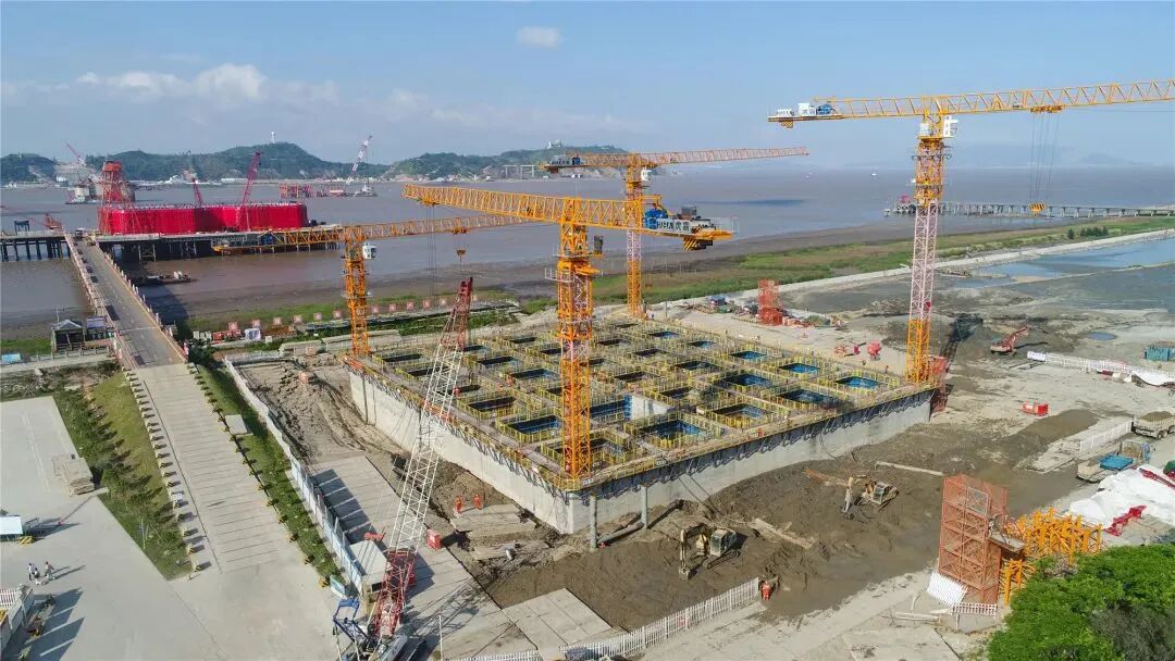 【5/29更新】两主缆钢丝加起来总长能绕地球2圈，世界首座三塔四跨双层钢桁梁悬索桥建成的图16