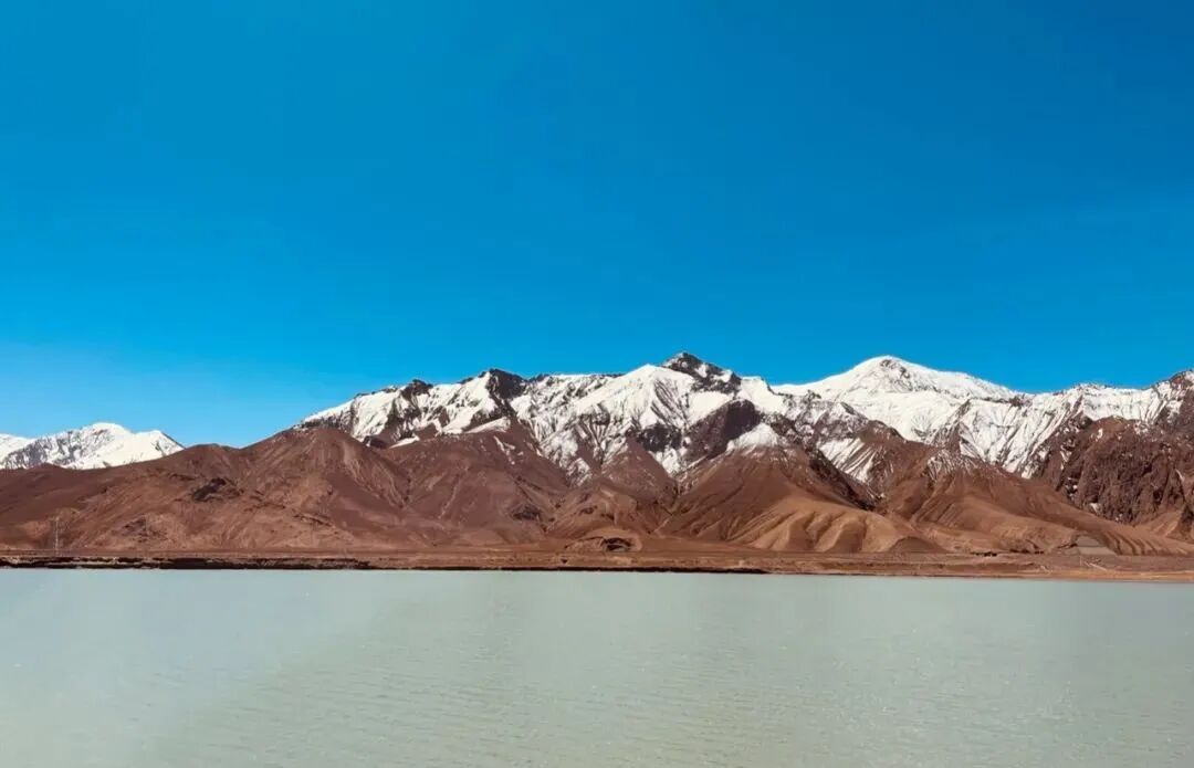 玉珠峰,海拔 6178 米,又名可可赛极门峰,位于青海省格尔木市西大滩,属