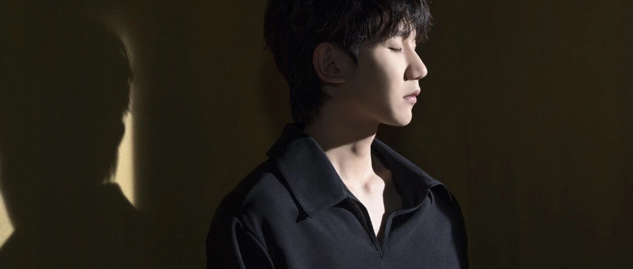 两年了，我还在听他的首张个人专辑...