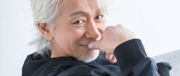 很多大咖都喜欢翻唱他的歌，凭什么？