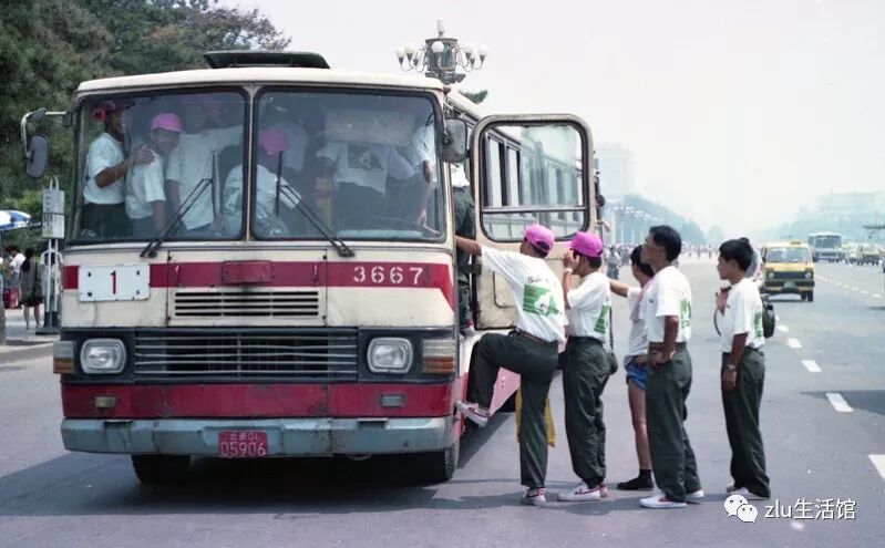 "1978年,黄河大通道公共汽车量产的第二年,20岁的小田经过层层选拔