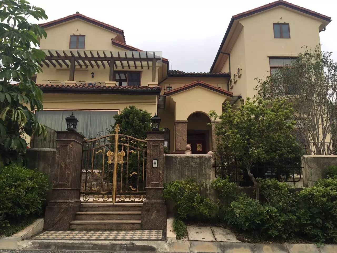 资产推介信息肇庆市七星路268号星湖名郡兰瑰雅别墅东区26幢独栋别墅