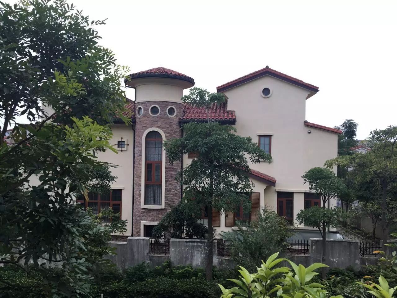 资产推介信息肇庆市七星路268号星湖名郡兰瑰雅别墅东区26幢独栋别墅