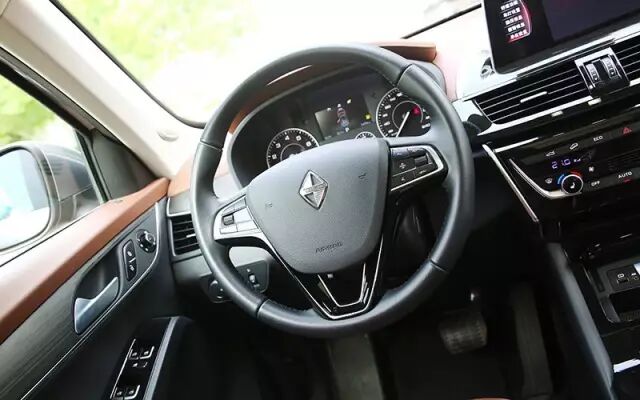 15万的SUV也有回头率？不信开这台车试试！