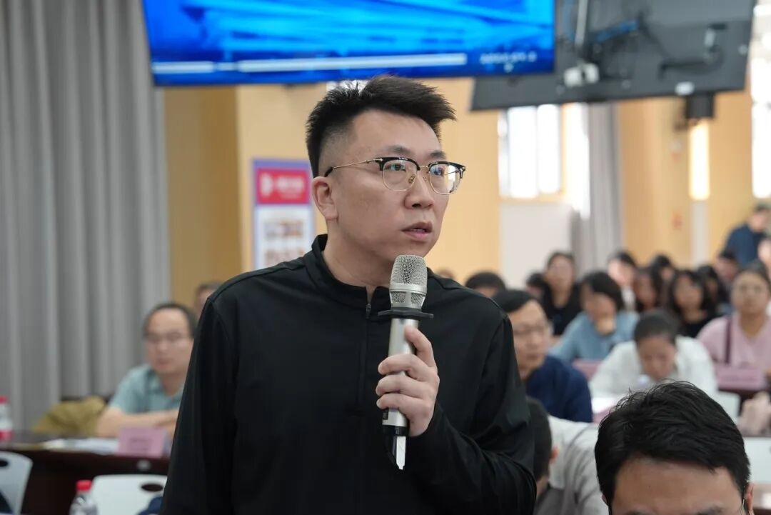 白津瑞主任回答现场提问.jpg