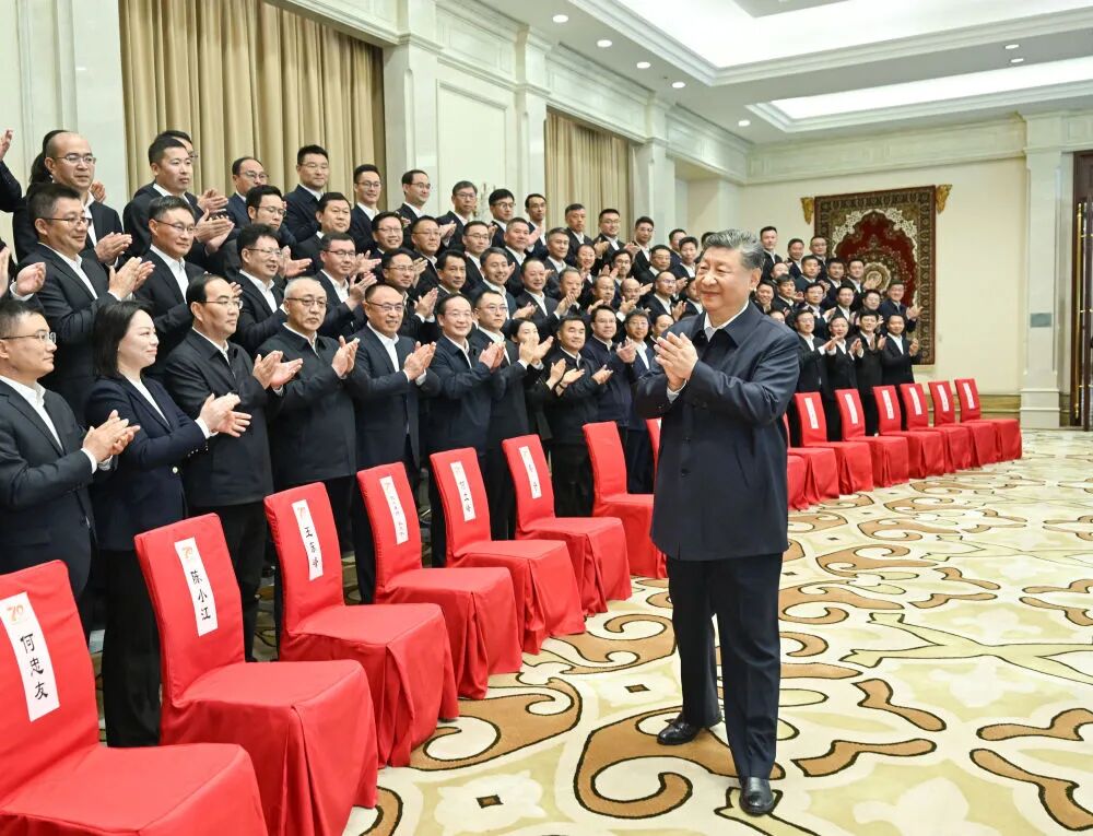 小孩姐扛着“东风-5C”走进幼儿园