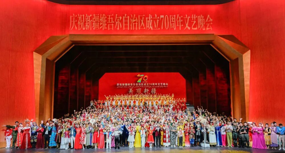 小孩姐扛着“东风-5C”走进幼儿园