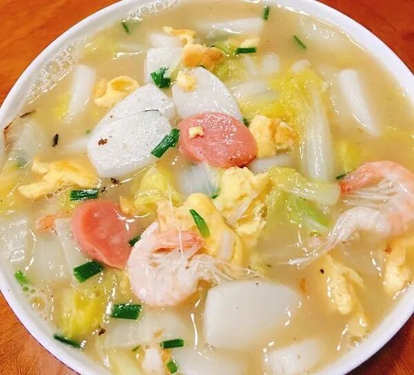 三鲜汤年糕,素鸡烧鸡翅·快乐午餐 ·腰果山药牛奶·快乐早点 ·-星期