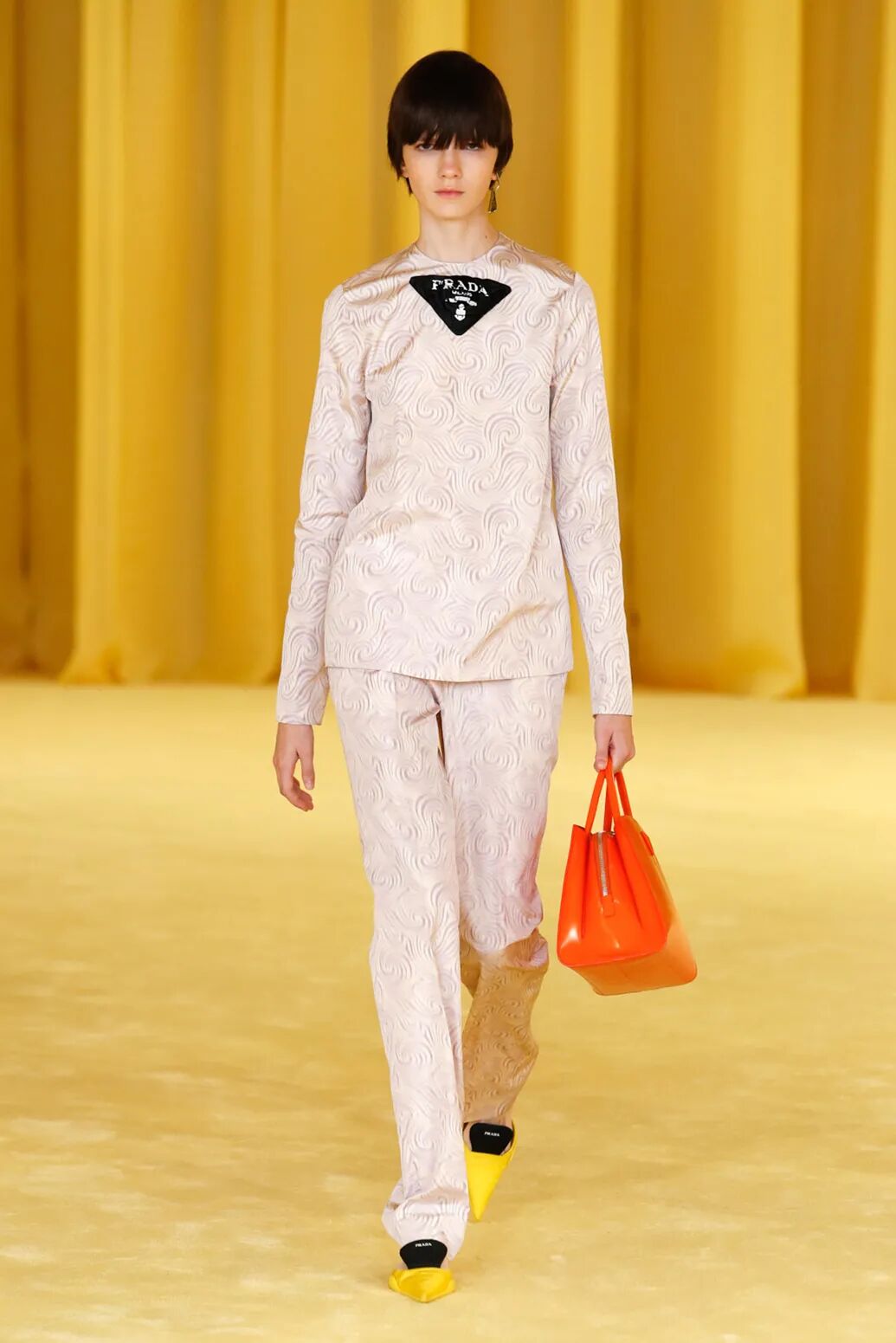 prada普拉达prada2021春夏女装时装秀发布