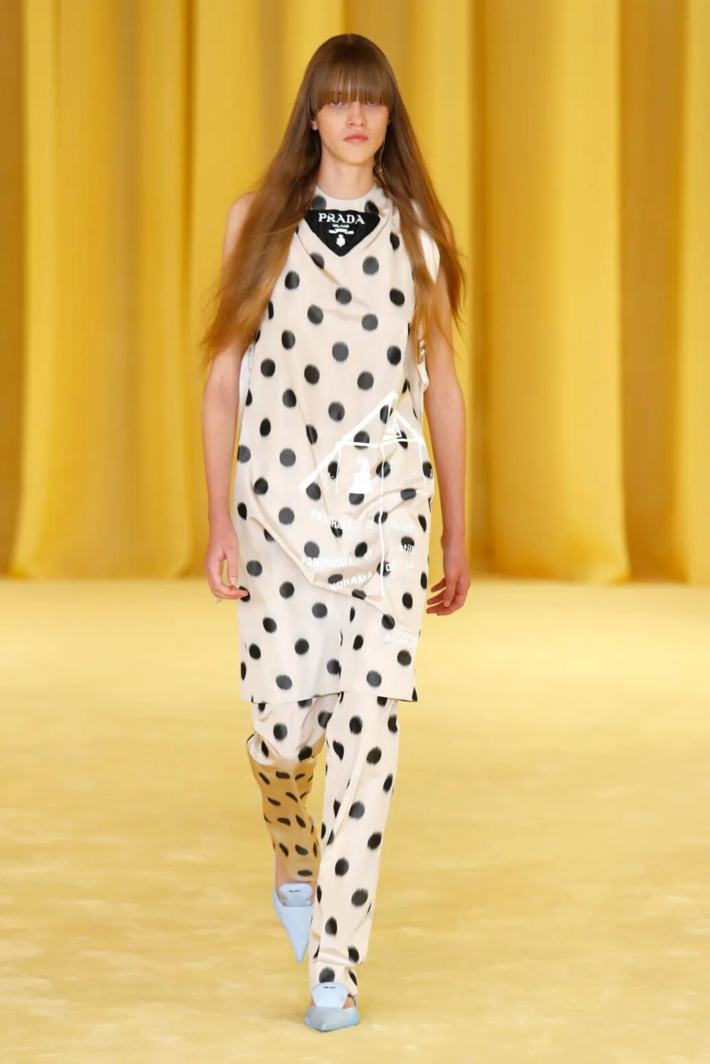 prada普拉达prada2021春夏女装时装秀发布