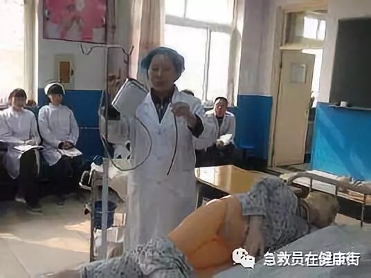 怎么无器材灌肠灌肠术（一）_https://www.jmylbn.com_新闻资讯_第23张