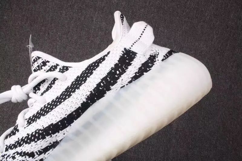 adidasyeezy侃爷椰子白斑马跑鞋eqt跑鞋白菜价68元