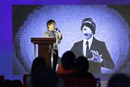 （图）Alice在科技无障碍发展大会上分享