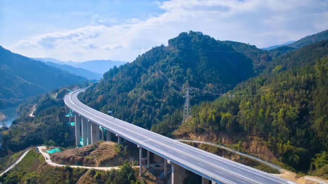 龙城高速建成通车桂北再添新通道