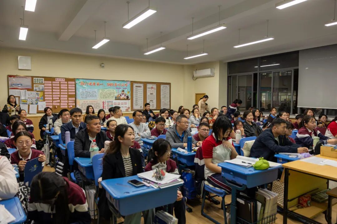 班级家长会2.jpg