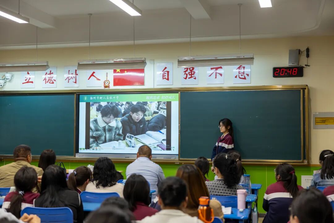 学生主持1.jpg