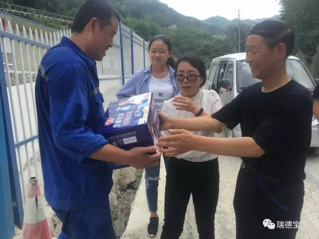 顶高温战酷暑,你们是瑞德宝尔的英雄! 顶高温战酷暑,你们是瑞德宝尔的英雄!
