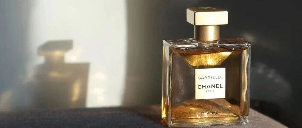 这一次，我们决定寻找人群中独一无二的“她”