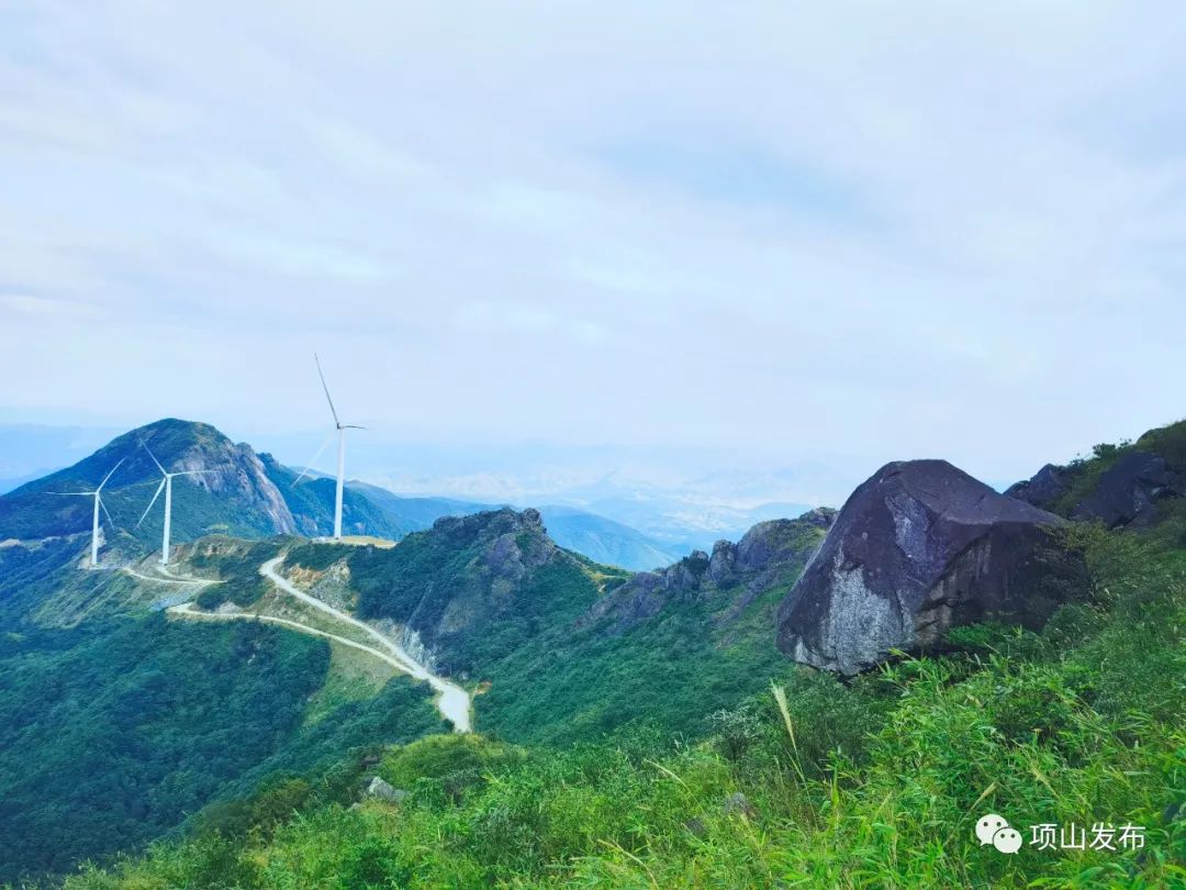 游在项山登项山甑