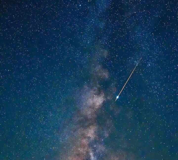 ▲英仙座流星雨。图片来源：博罗县摄影家协会