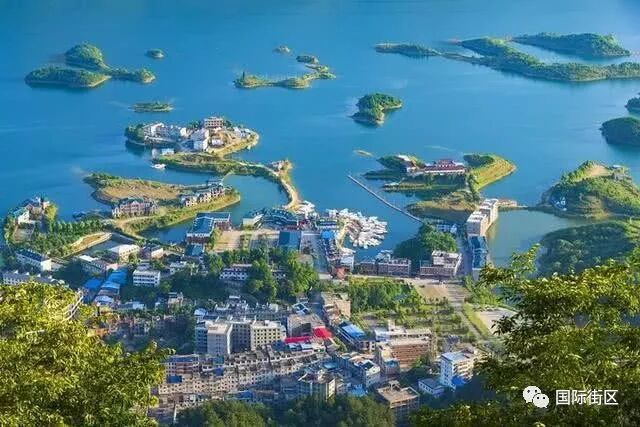 从自然环境上来看,天空之城景区67位于黄石阳新县王英镇,坐落在享有