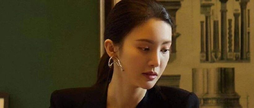 被质疑整容整到嘴歪，可她为什么还是直男斩？