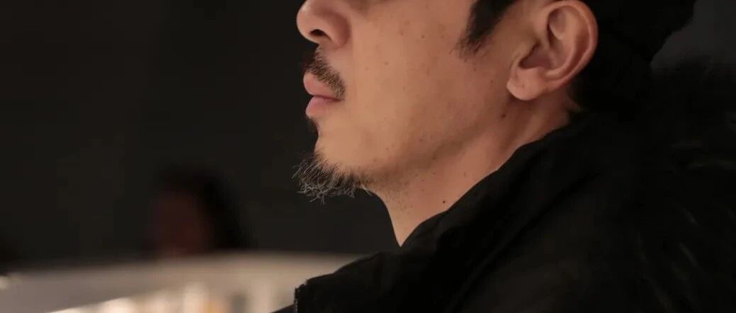 他出道即巅峰，却在28岁任性退圈留学。回国后无人问津，吃了10年软饭，49岁靠一角翻红成顶级反派：做配角出圈后，他只想演有趣的人