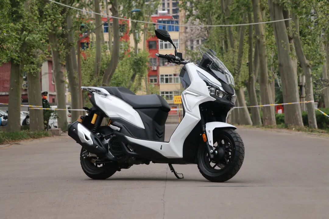 大阳2022新品发布会,15790元起,adv风格混动平踏板vrc150发布_友友