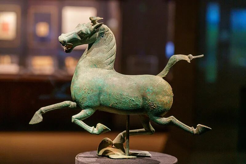 △铜奔马，甘肃省博物馆藏