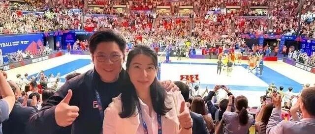 郭晶晶红衣黑裙美上热搜.从奥运4金到国际裁判,这才是顶级的大女主