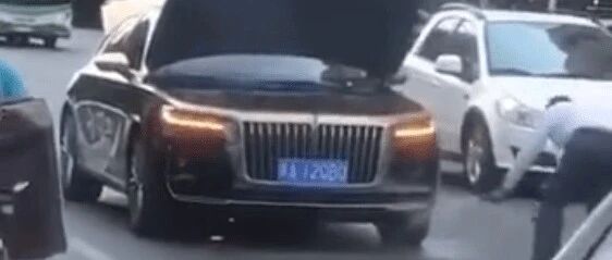 网传：突发！ 红旗H9自燃起火！疑似某4S首台试驾车！
