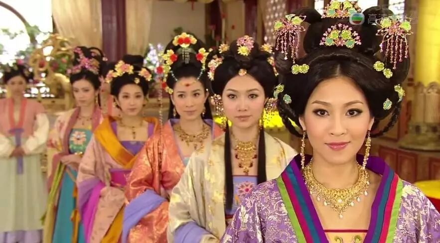 身陷整容包养丑闻，被赵薇“横刀夺爱”想自杀，带半亿闪嫁副董五年生三子！（组图） - 7