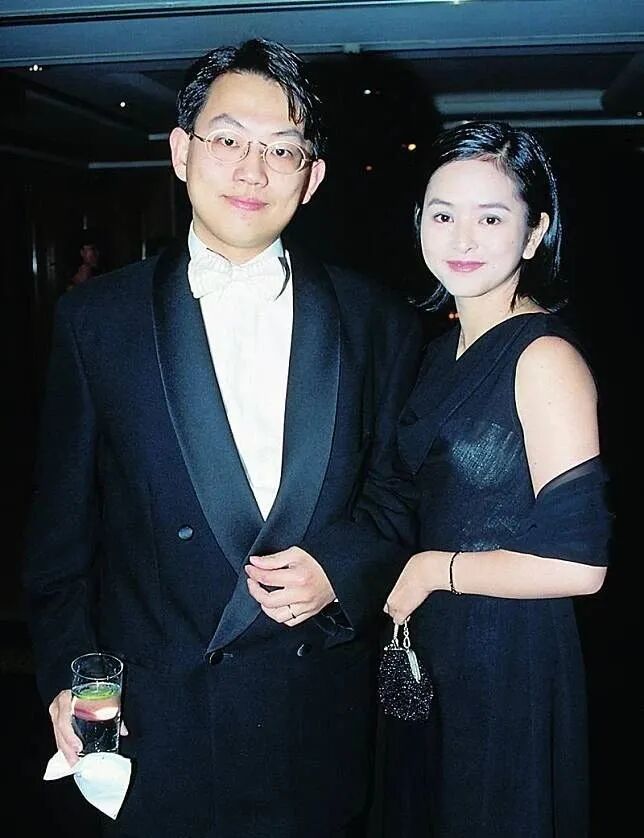 16岁红遍亚洲、22岁成豪门弃妇，被爆“欲女”X无度，如今墓地“撒骨灰”？（组图） - 19