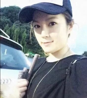忍不住和已婚男车Z？纯纯女被3壮汉“围住”无法起身，装绿茶插足让天王为她悔婚？（组图） - 37